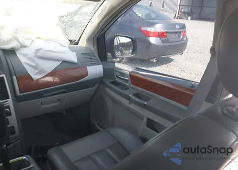 2009 Chrysler Town & Country Touring from USA, damaged, VIN 2A8HR54XX9R597957